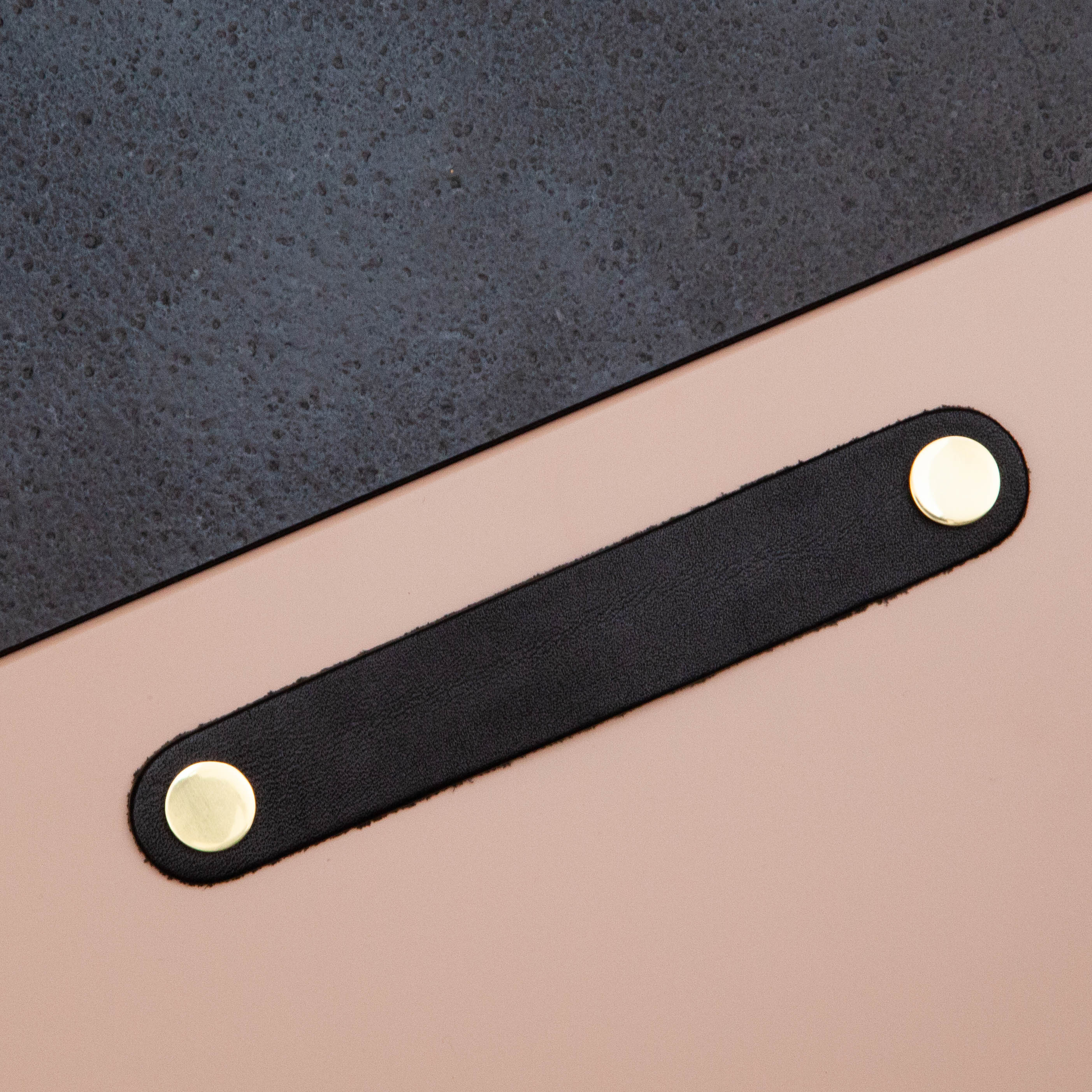 Poignée Poignée Loop Arrondie, couleur noir/laiton, ref 333261-11, dimensions 160 x 25 mm