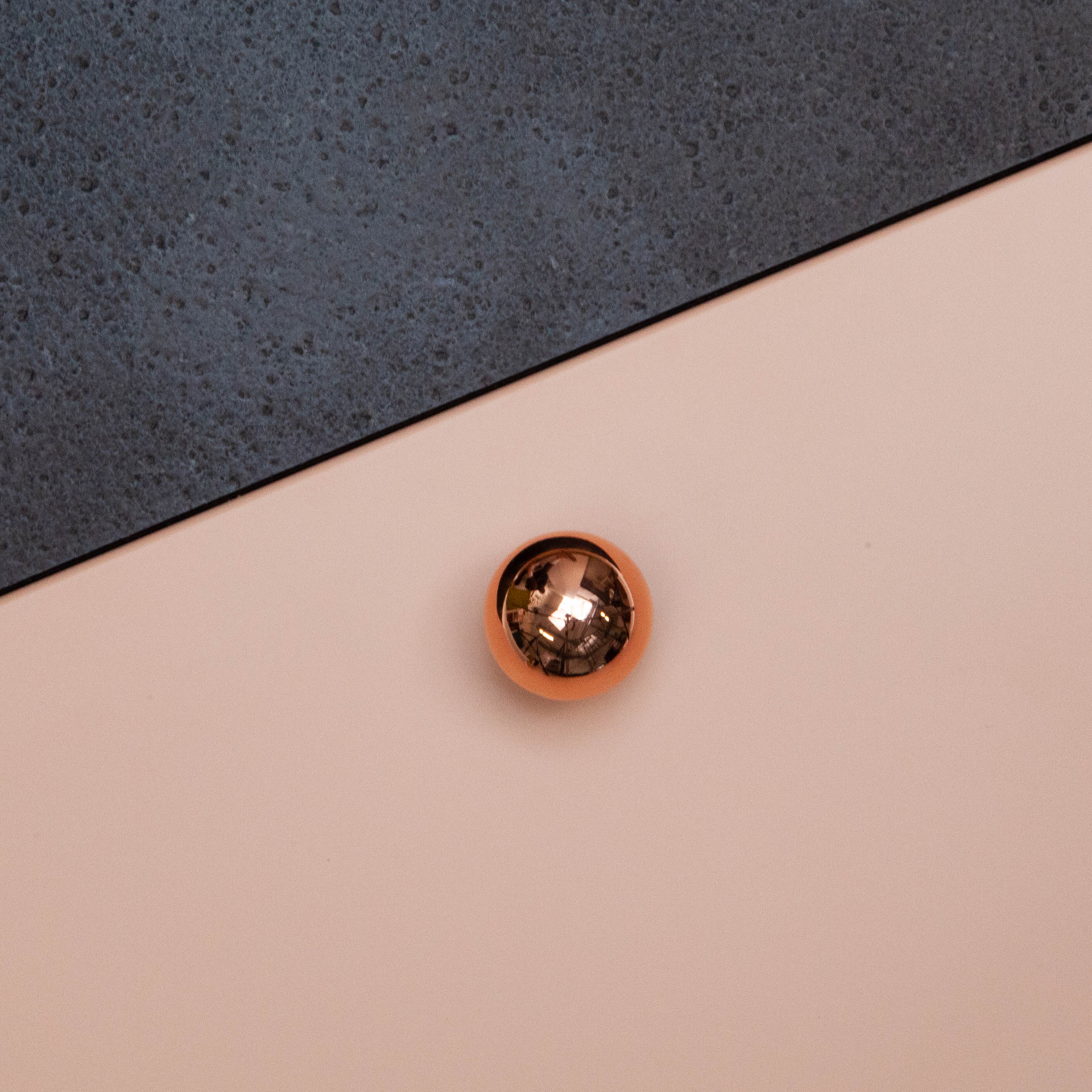Bouton Bouton Boule, couleur cuivre, ref 36370-11, dimensions 28 x 28 mm