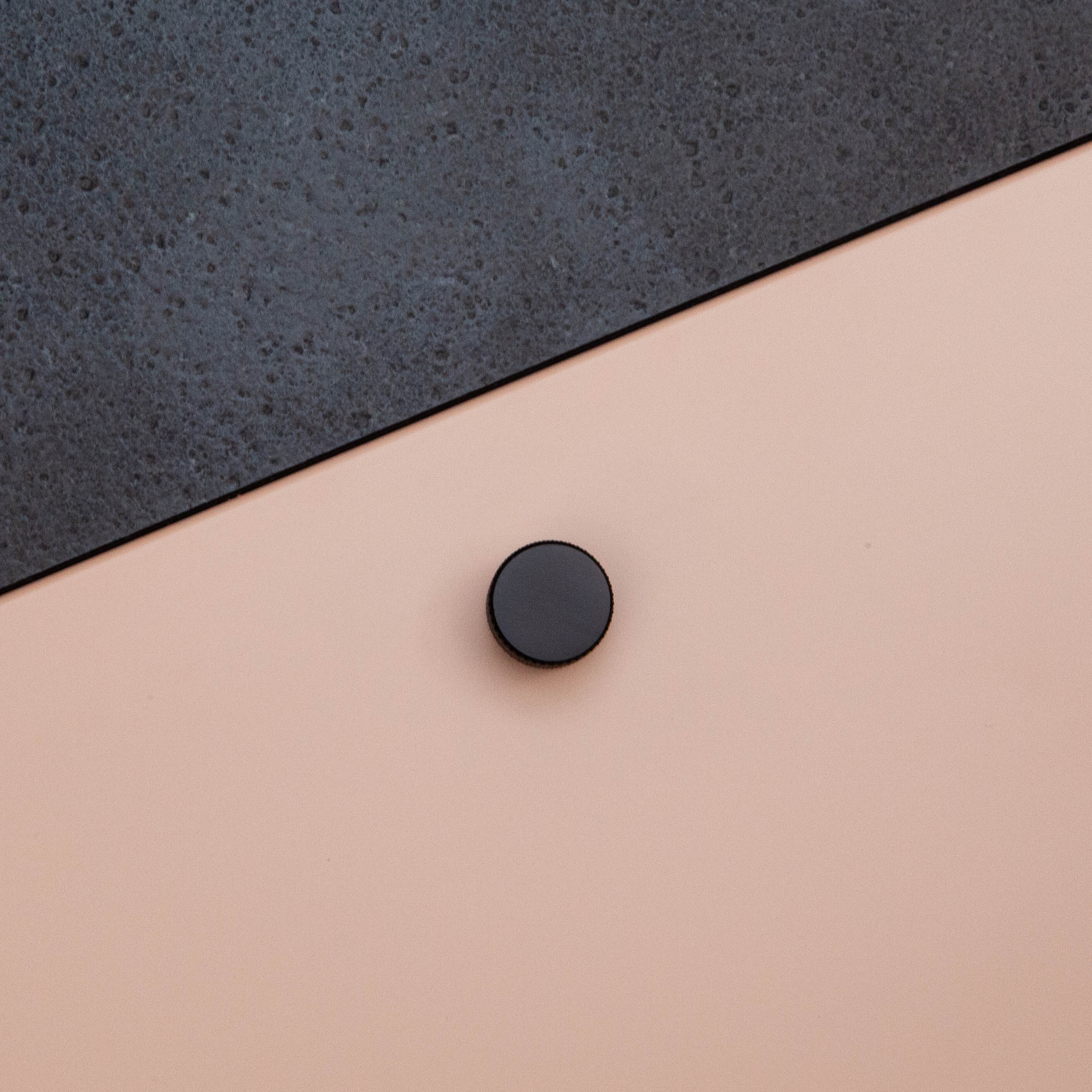 Bouton Bouton Helix, couleur Noir mat, ref 309025-11, dimensions 20 x 20 mm