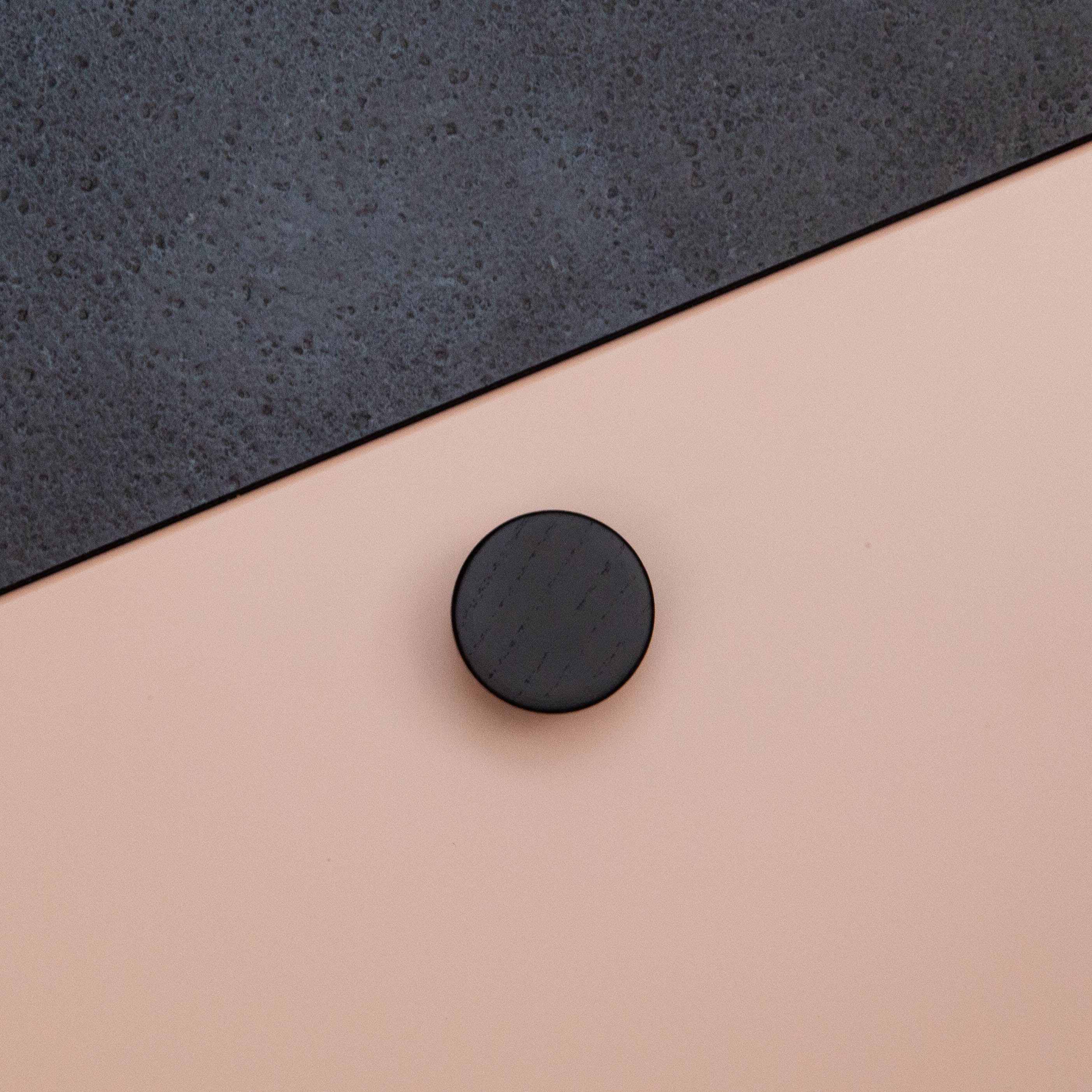 Bouton Bouton Circum, couleur Bois noir, ref 255640-11, dimensions 33 x 33 mm