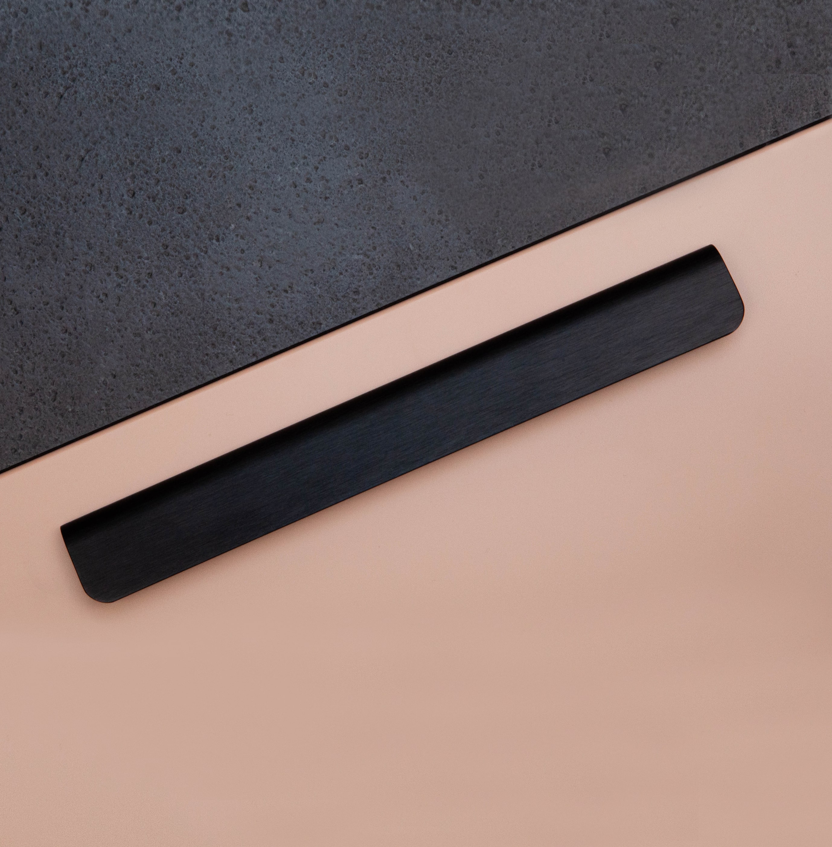 Poignée Poignée Fall, couleur Noir mat, ref 370195-11, dimensions 236 x 20 mm